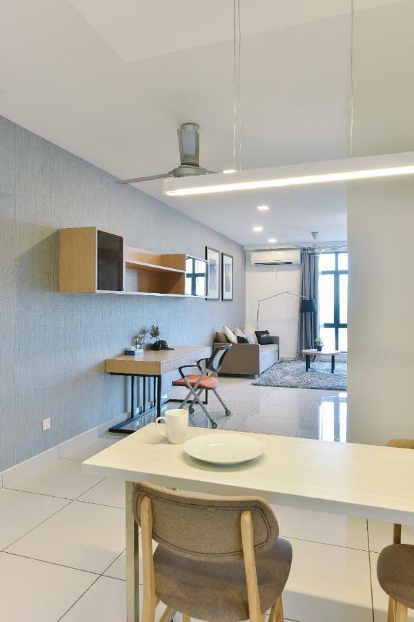 1 Tebrau Suites By Subhome Johor Bahru Exterior foto